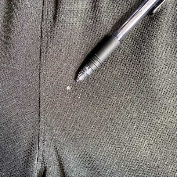 $5 or 3/$10 Men’s Under Armor Black Athletic Shorts Size Medium - Picture 5 of 5